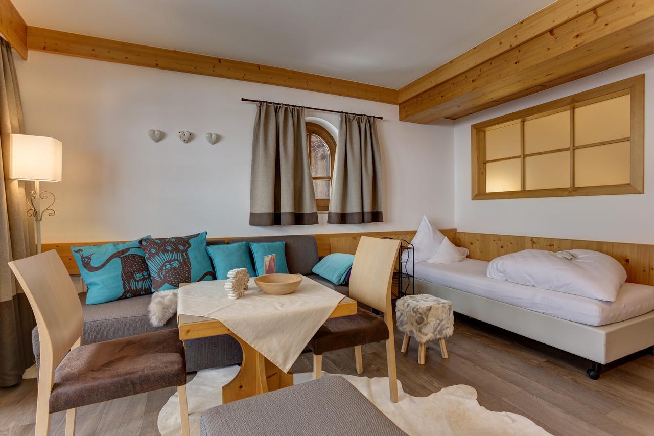 Am Dorfplatz Suites - Adults Only Sankt Anton am Arlberg Dış mekan fotoğraf
